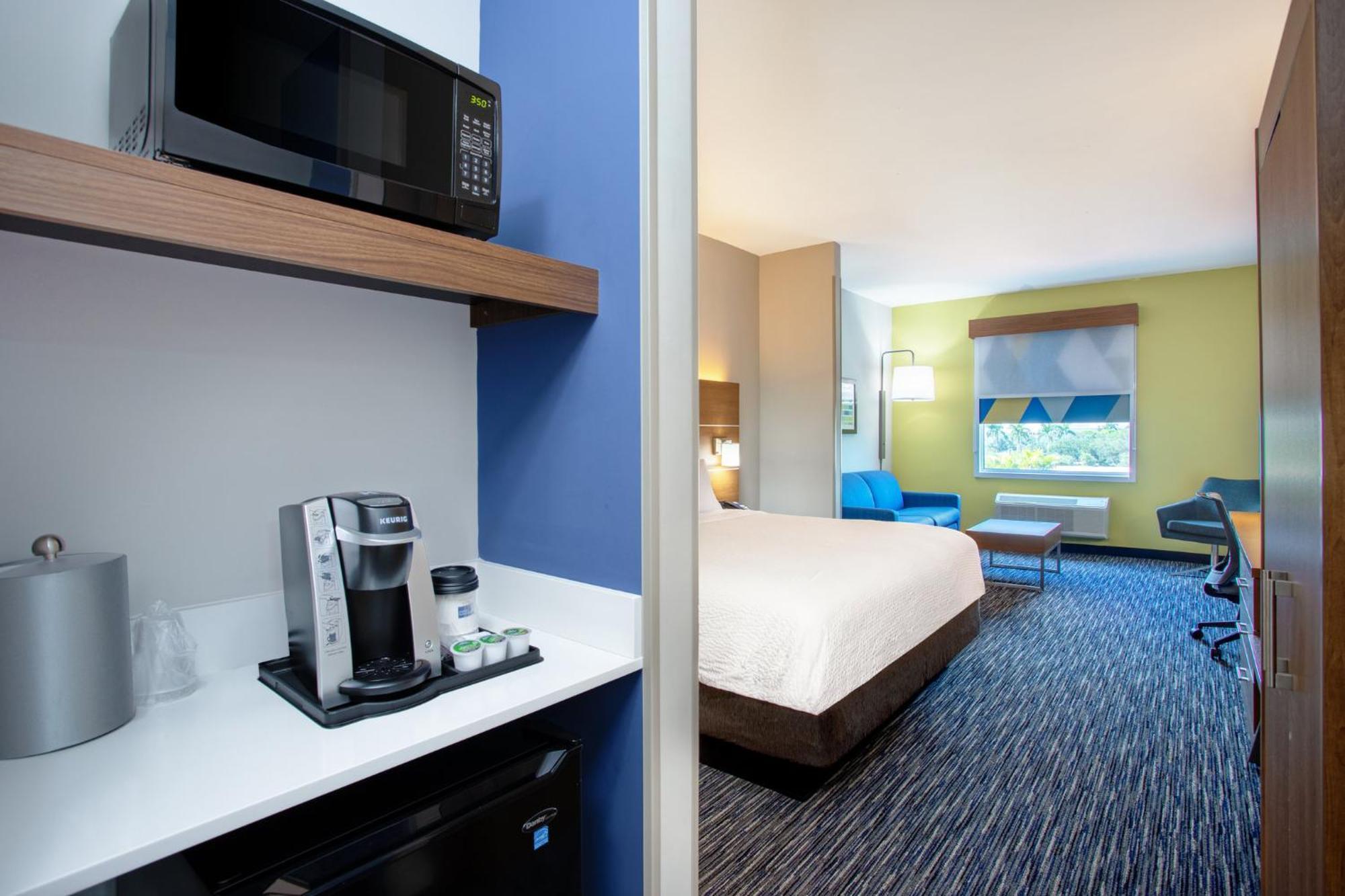 Holiday Inn Express & Suites - Miramar By Ihg Exteriör bild