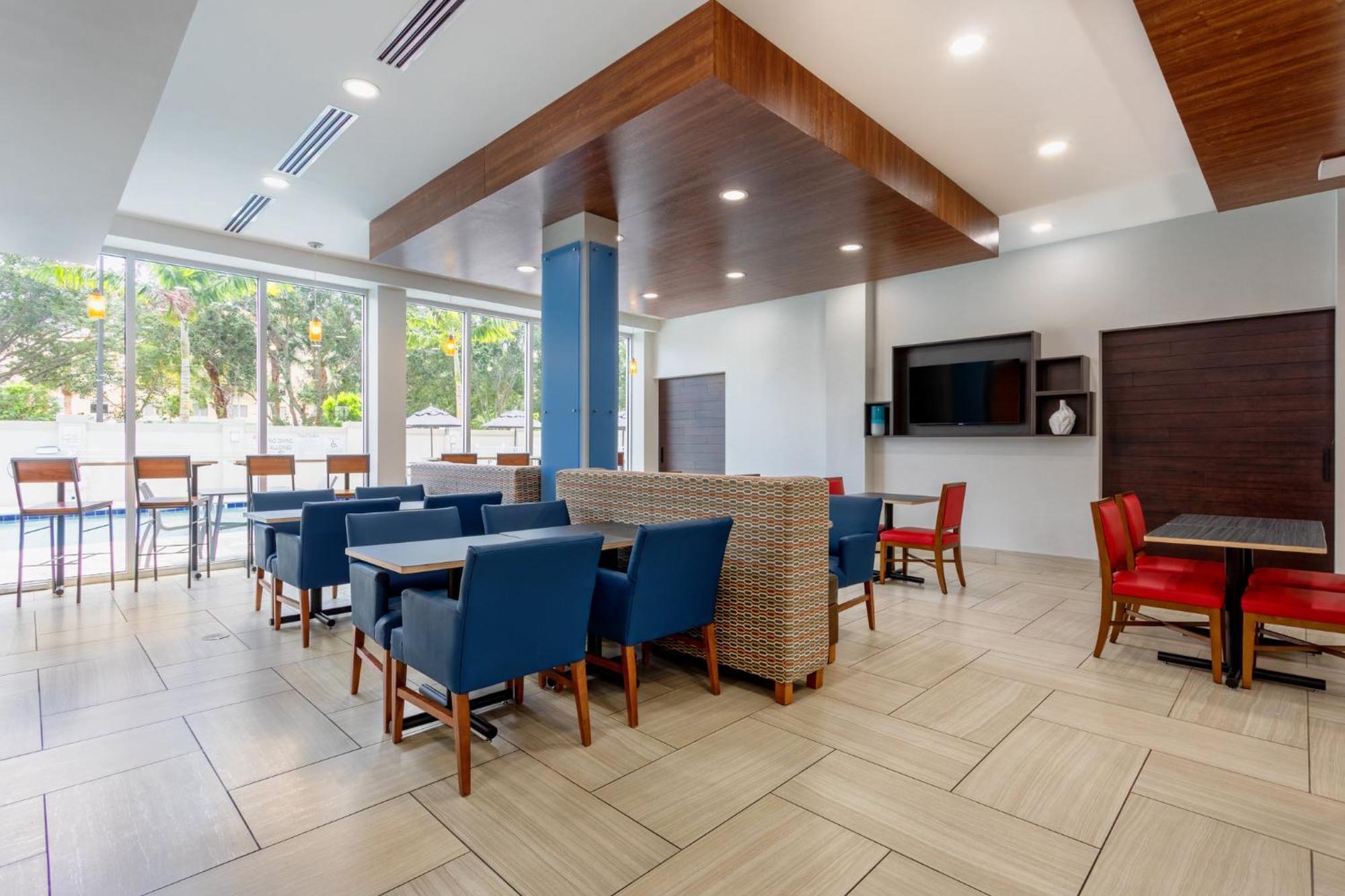Holiday Inn Express & Suites - Miramar By Ihg Exteriör bild