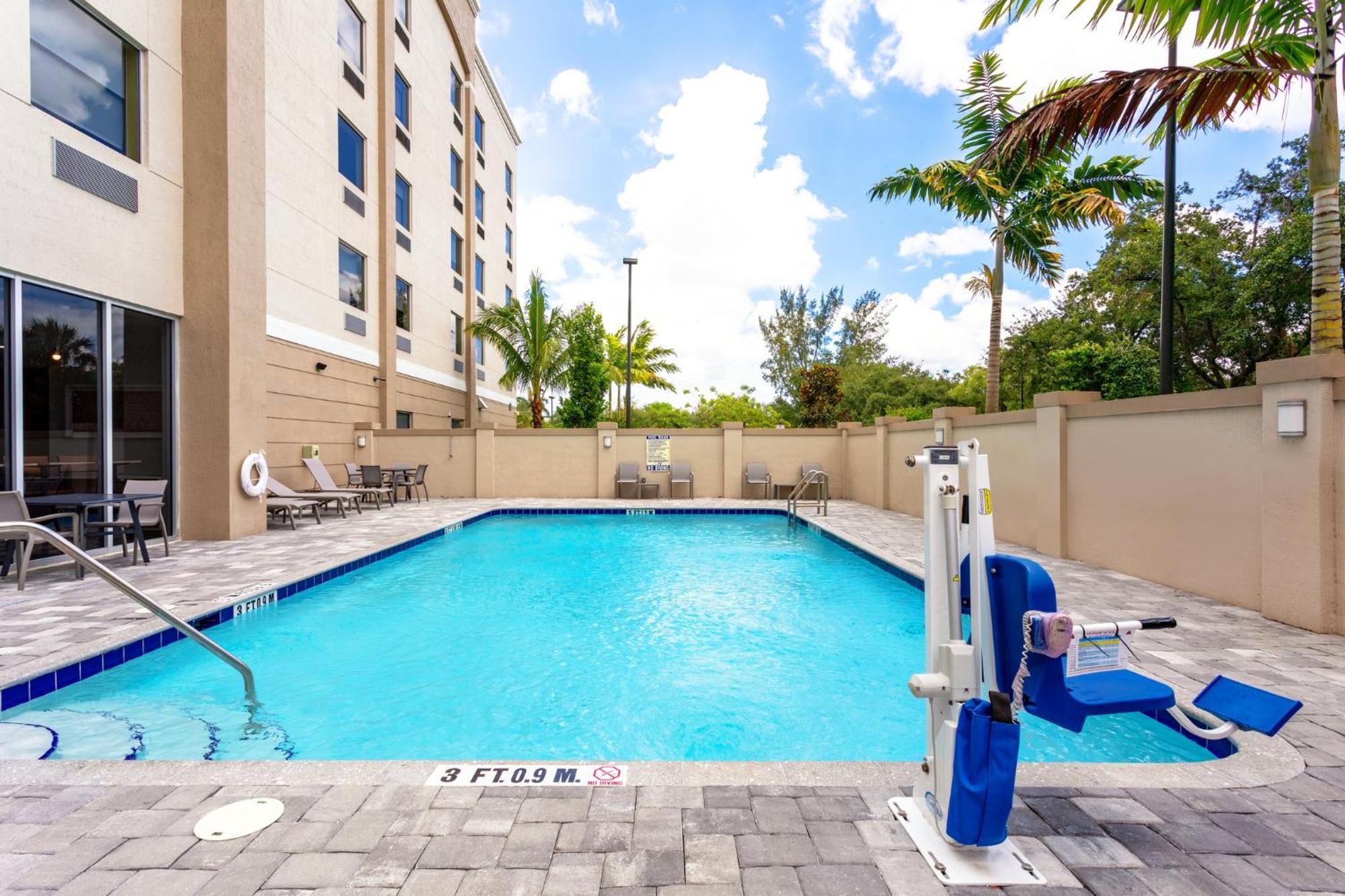 Holiday Inn Express & Suites - Miramar By Ihg Exteriör bild