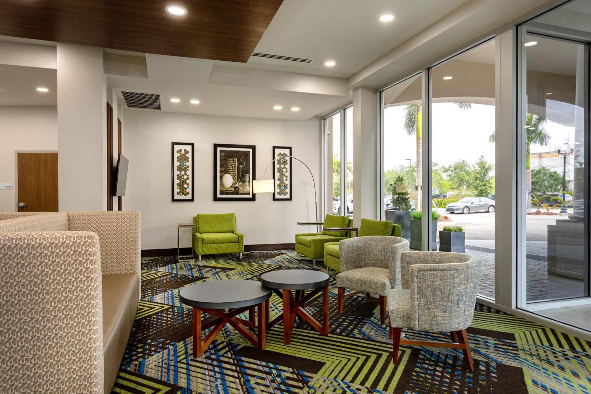 Holiday Inn Express & Suites - Miramar By Ihg Exteriör bild